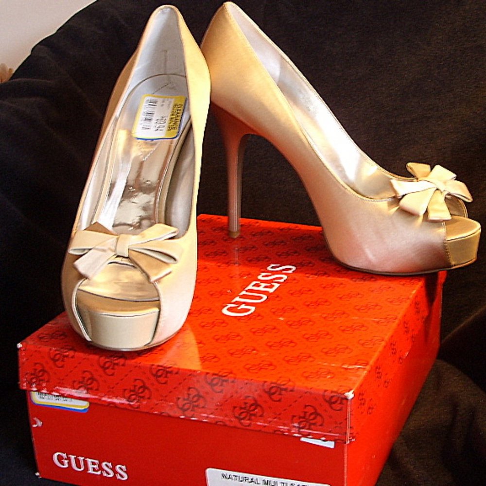 Guess Satin Peeptoe Platform Heels 10 NWT